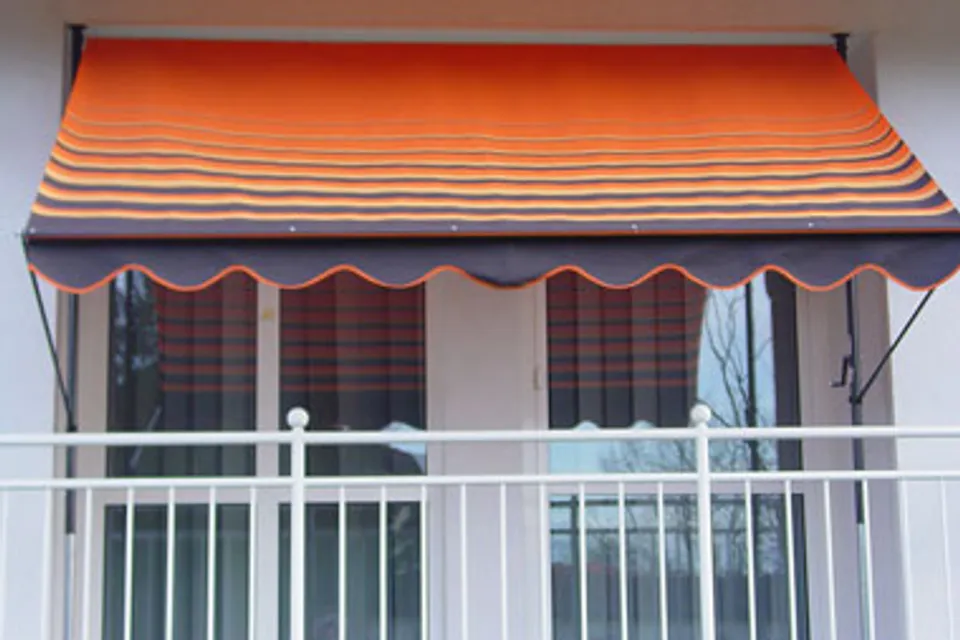 Store banne installé sur une terrasse